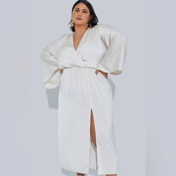 GIA/irl Dresses & Skirts - GIA/IRL Alayiah Midi Dress